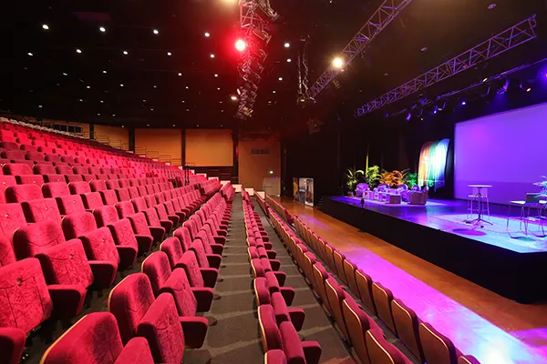 Amphithéâtre centre Expo Congrès